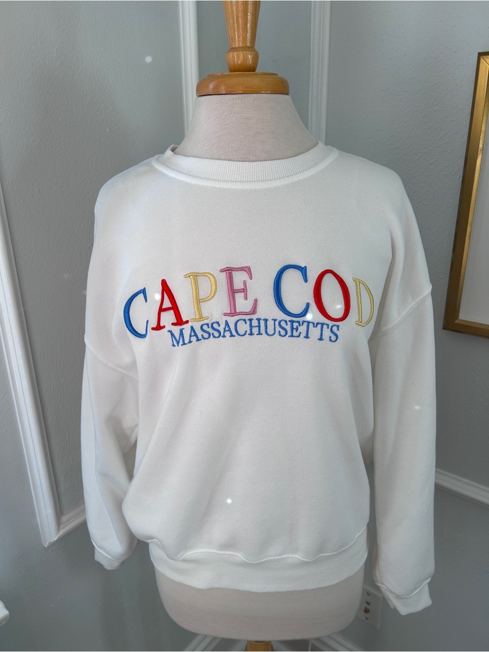 Cape Cod Massachusetts Embroidered White Women's Sweatshirt - NWOT